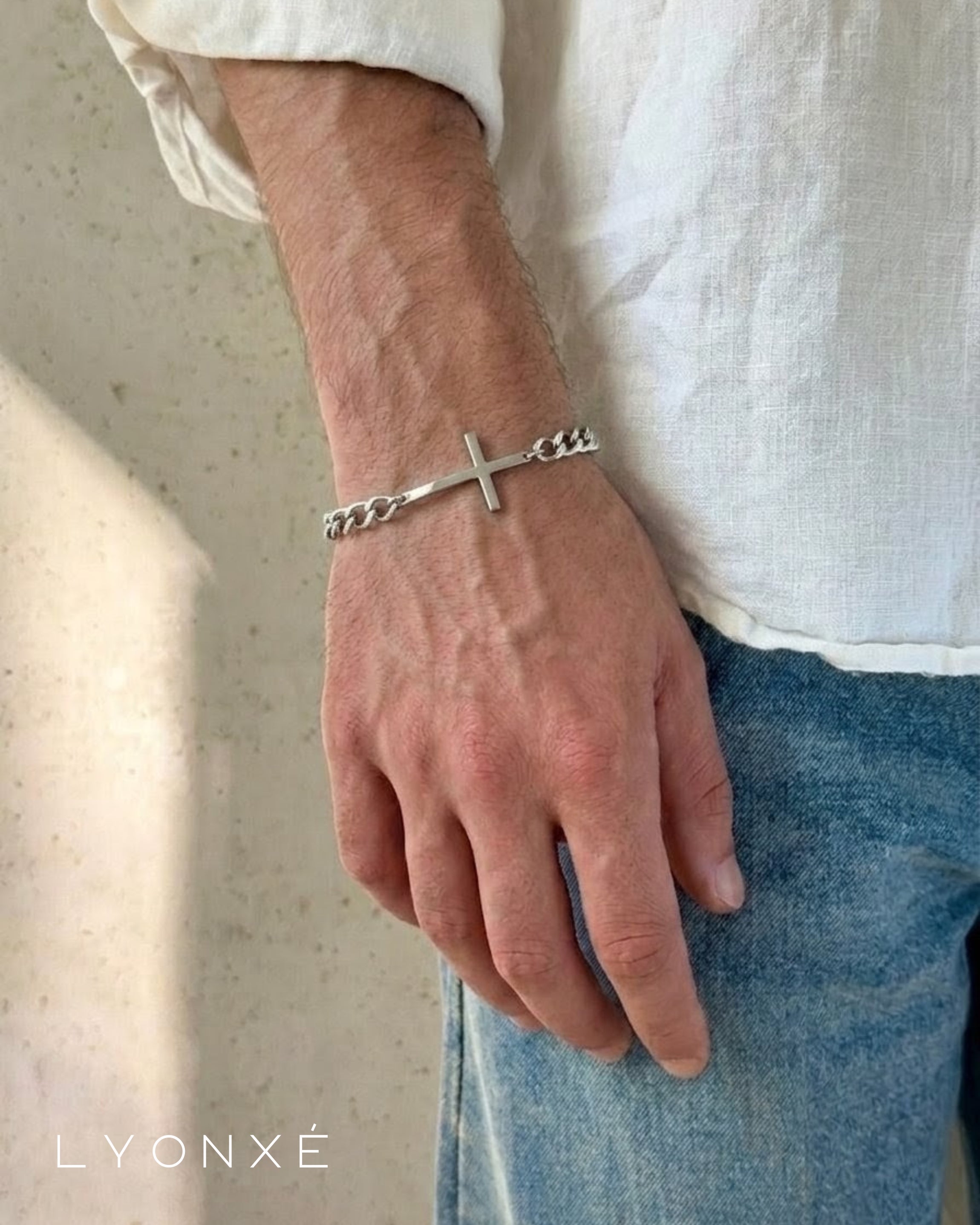 Pulsera con cruz 4 mm