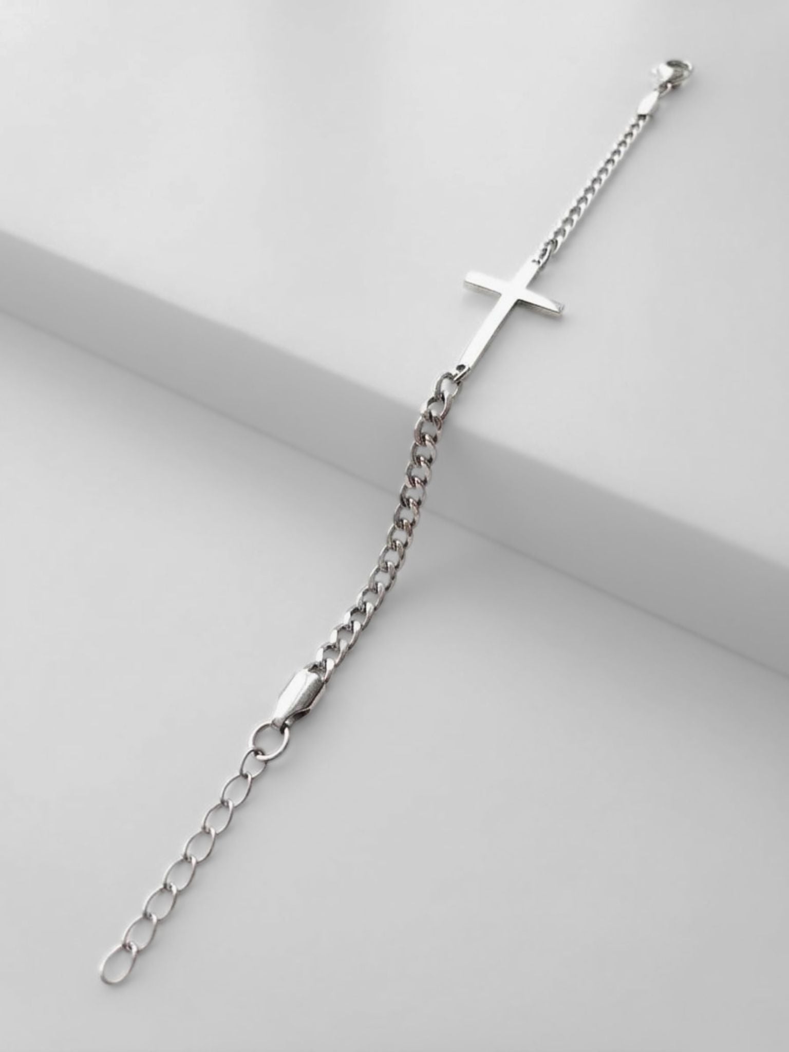 Pulsera con cruz 4 mm