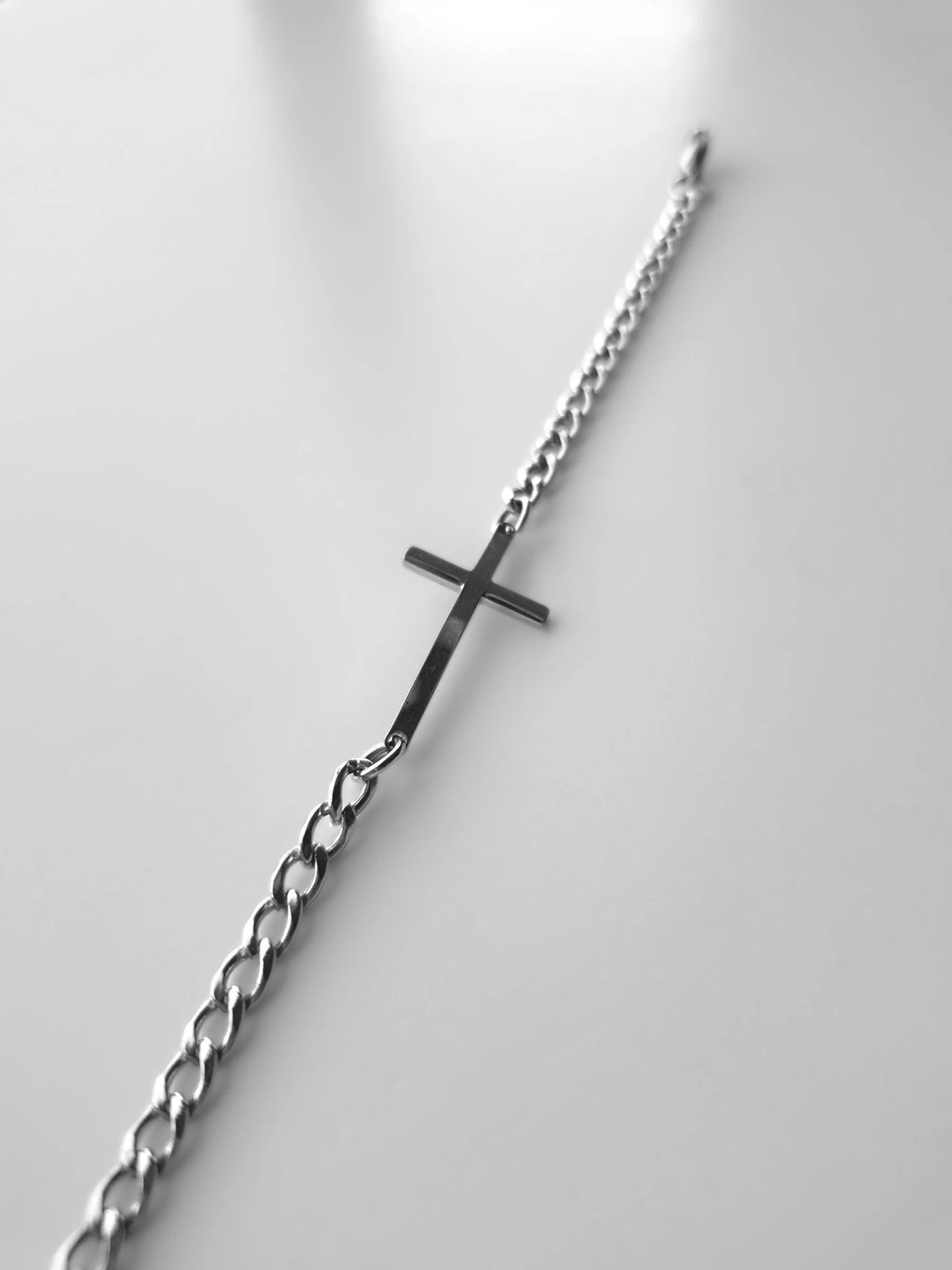 Pulsera con cruz 4 mm