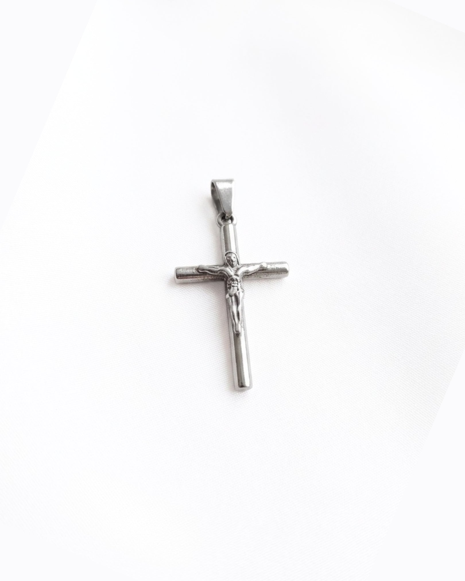 Dije Cristo (para cadenas de hasta 6 mm)